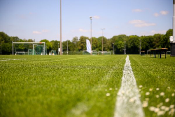 Internationale_Fussballturniere_Rasenplatz_Linie