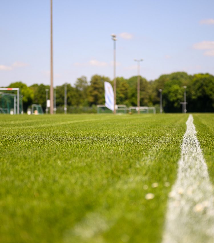 Internationale_Fussballturniere_Rasenplatz_Linie