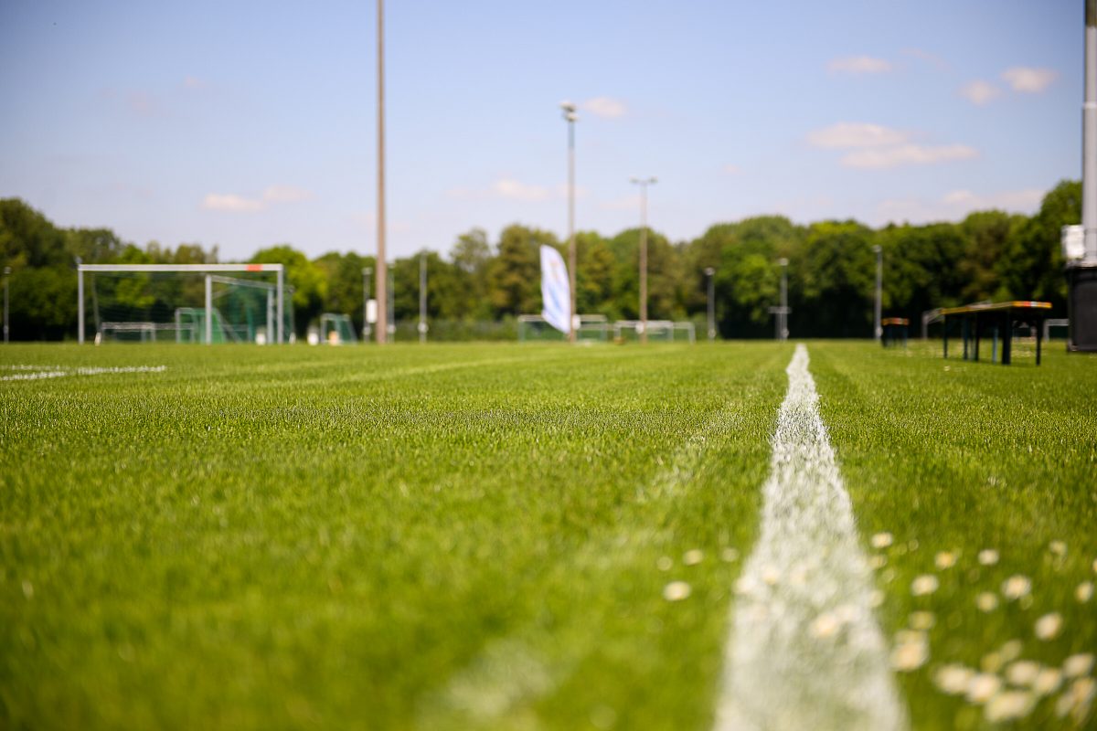 Internationale_Fussballturniere_Rasenplatz_Linie