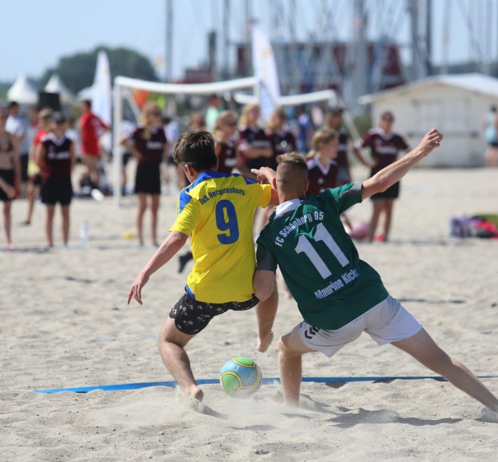 Beachsoccer_Cup_Damp_Zweikampf Originalbild unter: http://photo-rocket.fotograf.de/photo/5d1e1b4c-cbc8-47c0-8f13-392cac110002