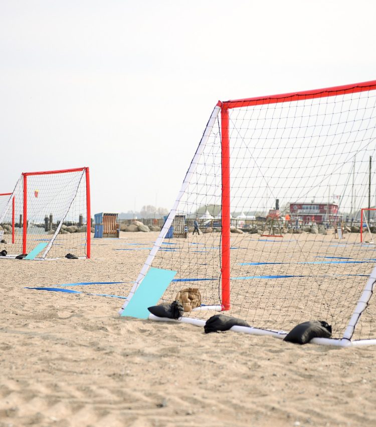 Beachfootball_Damp2
