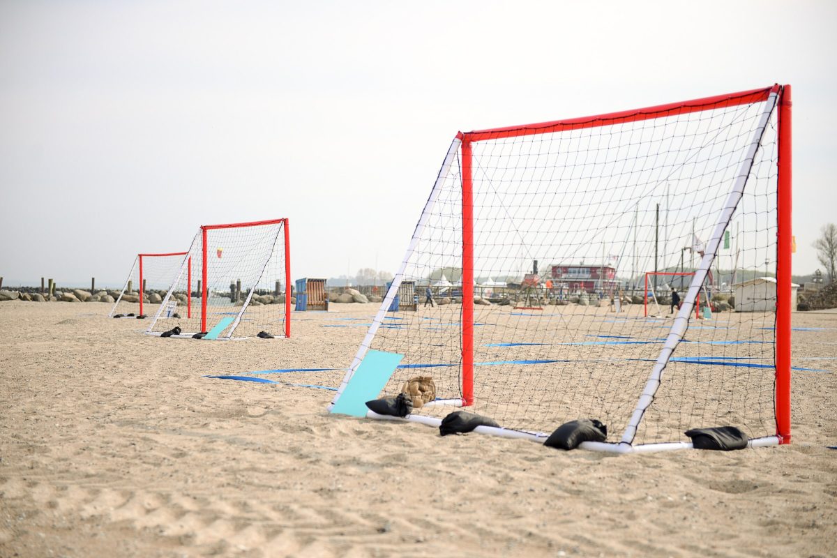 Beachfootball_Damp2