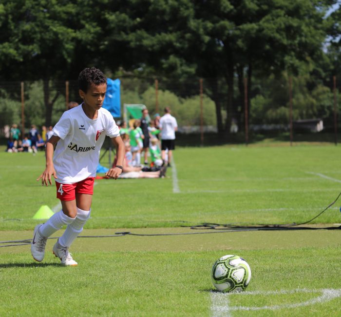 Internationale_Fussballturniere_Spielszene_F-Jugend Originalbild unter: http://photo-rocket.fotograf.de/photo/5cf6d7c0-5758-419a-b508-25d2ac110002