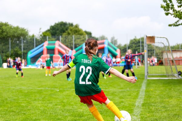 Internationale_Fussballturniere_Mädchen_Eckball