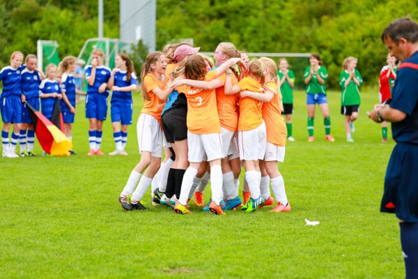 Internationale_Fussballturniere_Mädchen_Jubelkreis