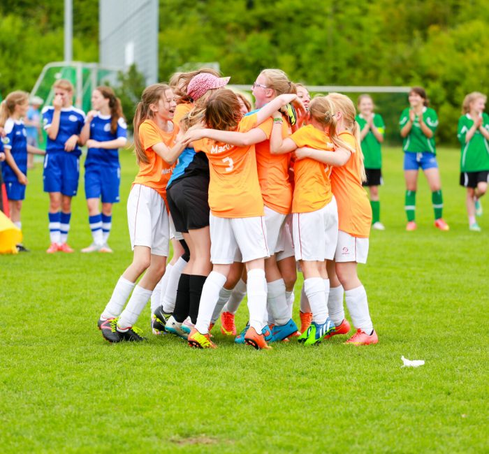 Internationale_Fussballturniere_Mädchen_Jubelkreis Internationale_Fussballturniere_Mädchen_Jubelkreis