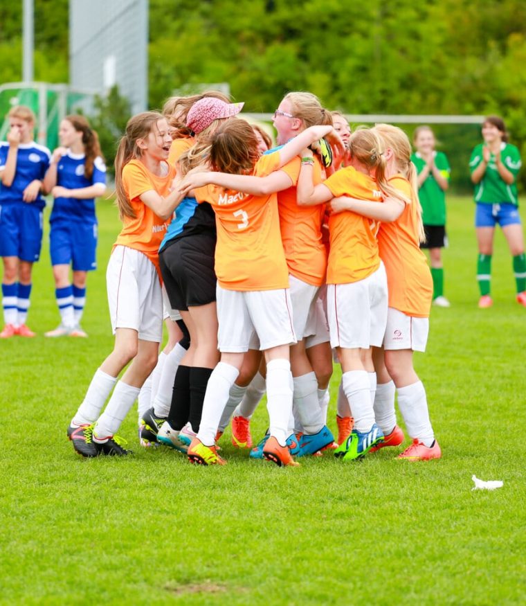 Internationale_Fussballturniere_Mädchen_Jubelkreis