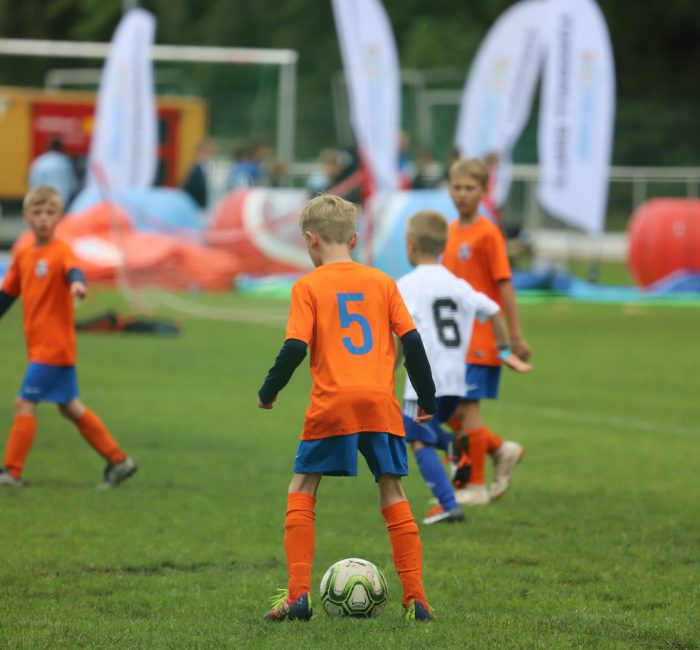 Internationale_Fussballturniere_F-Jugend_Anstoss Originalbild unter: http://photo-rocket.fotograf.de/photo/5cfea4aa-50b8-426f-99cc-1a06ac110002